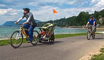 Vélo en famille sur les rives du lac du Bourget