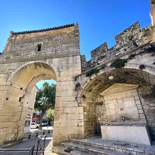La Fontaine de la Porte d'Avignon