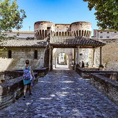 Pernes-les-Fontaines