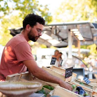 Le mercredi : Marché du soir des producteurs à Pernes-les-Fontaines